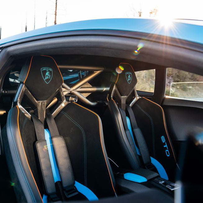 salon-lamborghini-huracan-sto-sportivnie-sidenya-dubai-rental