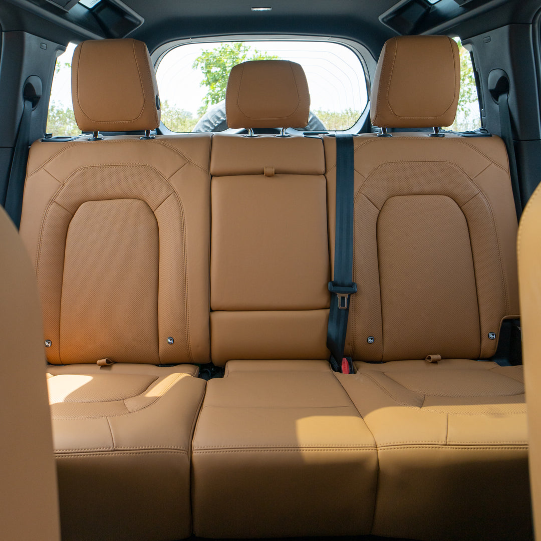 salon-land-rover-defender-kozhanye-sidenya-dubai-rental