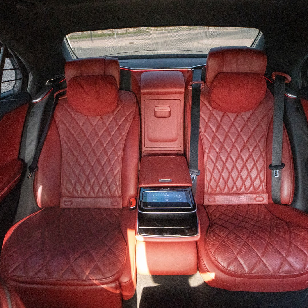 salon-mercedes-s580-kozhanye-sidenya-dubai-rental