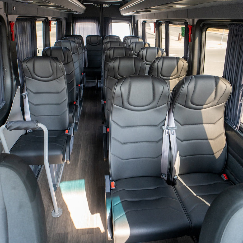 salon-mercedes-sprinter-opulent-kozhanie-sidenya-dubai-rental
