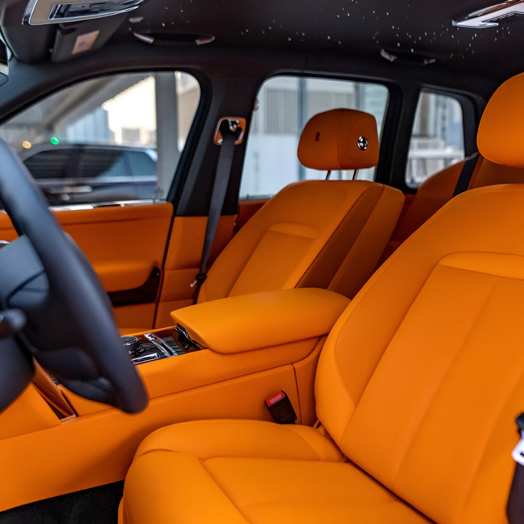 salon-rolls-royce-cullinan-sidenya-dubai-rental