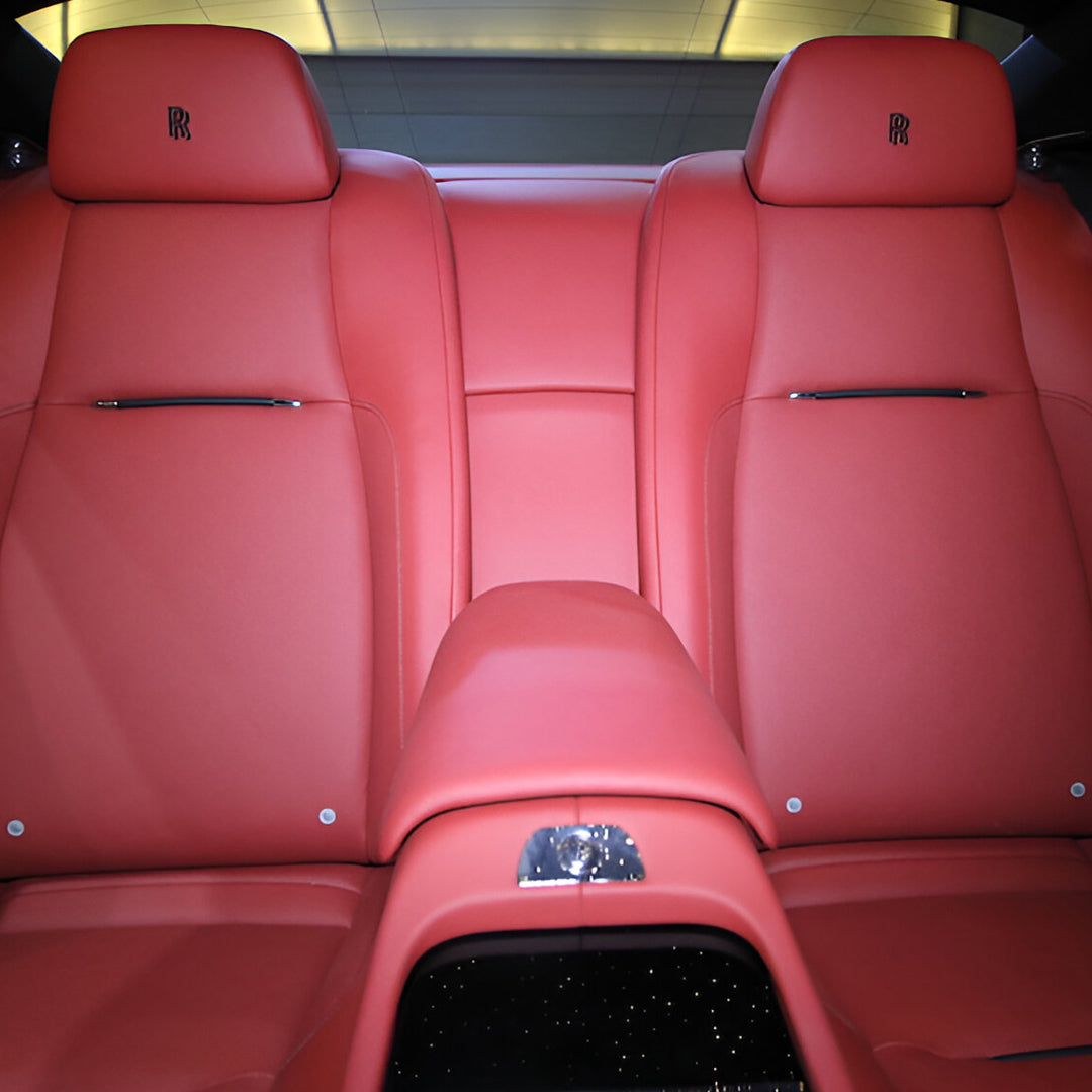 salon-rolls-royce-wraith-kozhanye-sidenya-dubai-rental
