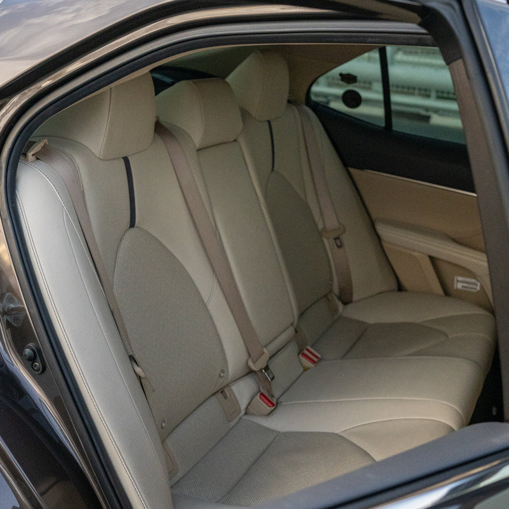salon-toyota-camry-kozhanie-sidenya-dubai-rental