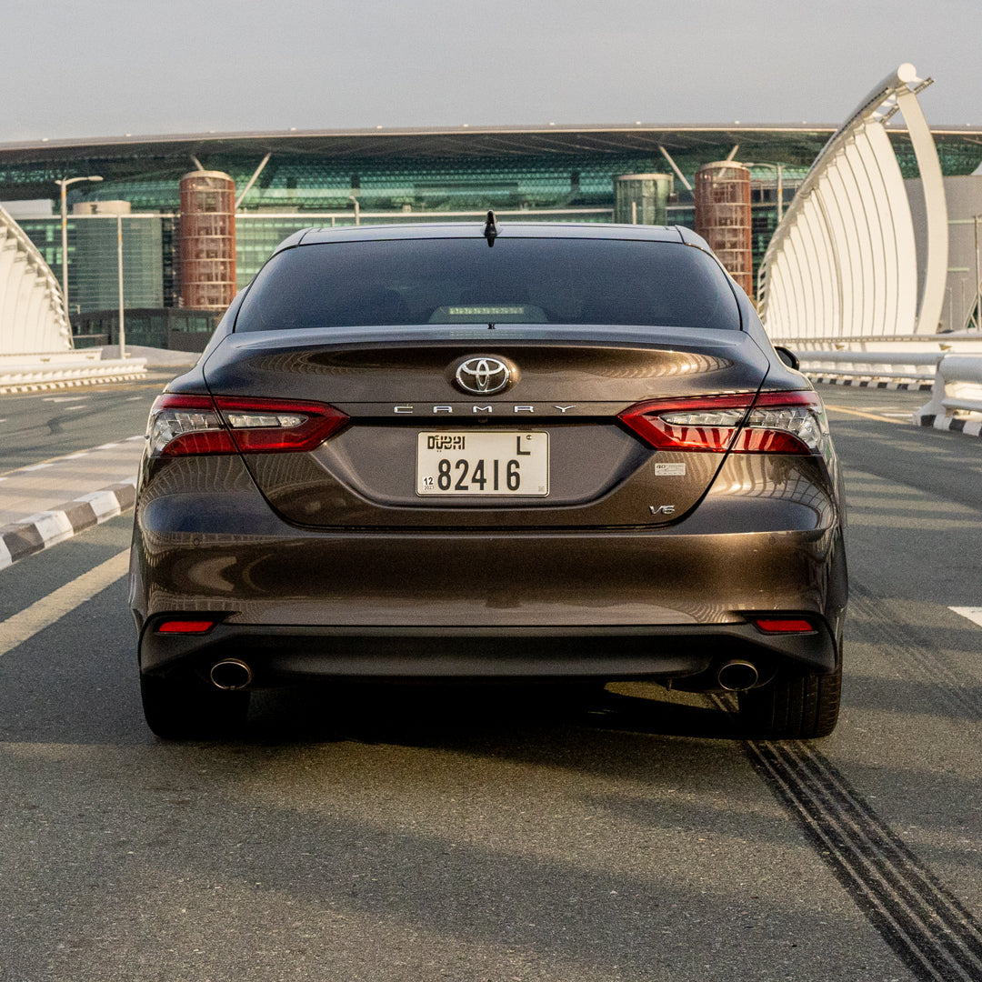 toyota-camry-zadniy-vid-dubai-rental