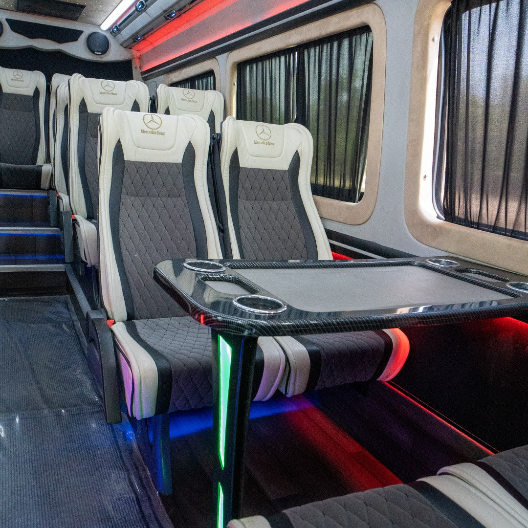 vip-mercedes-sprinter-kozhanye-sidenya-dubai-rental